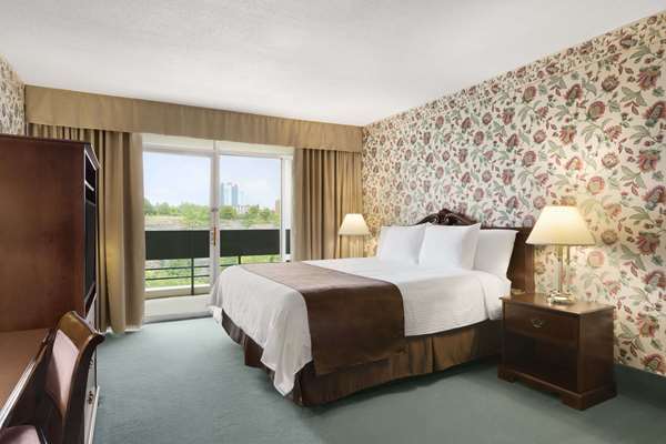  - Travelodge Hotel Fallsview Niagara Falls