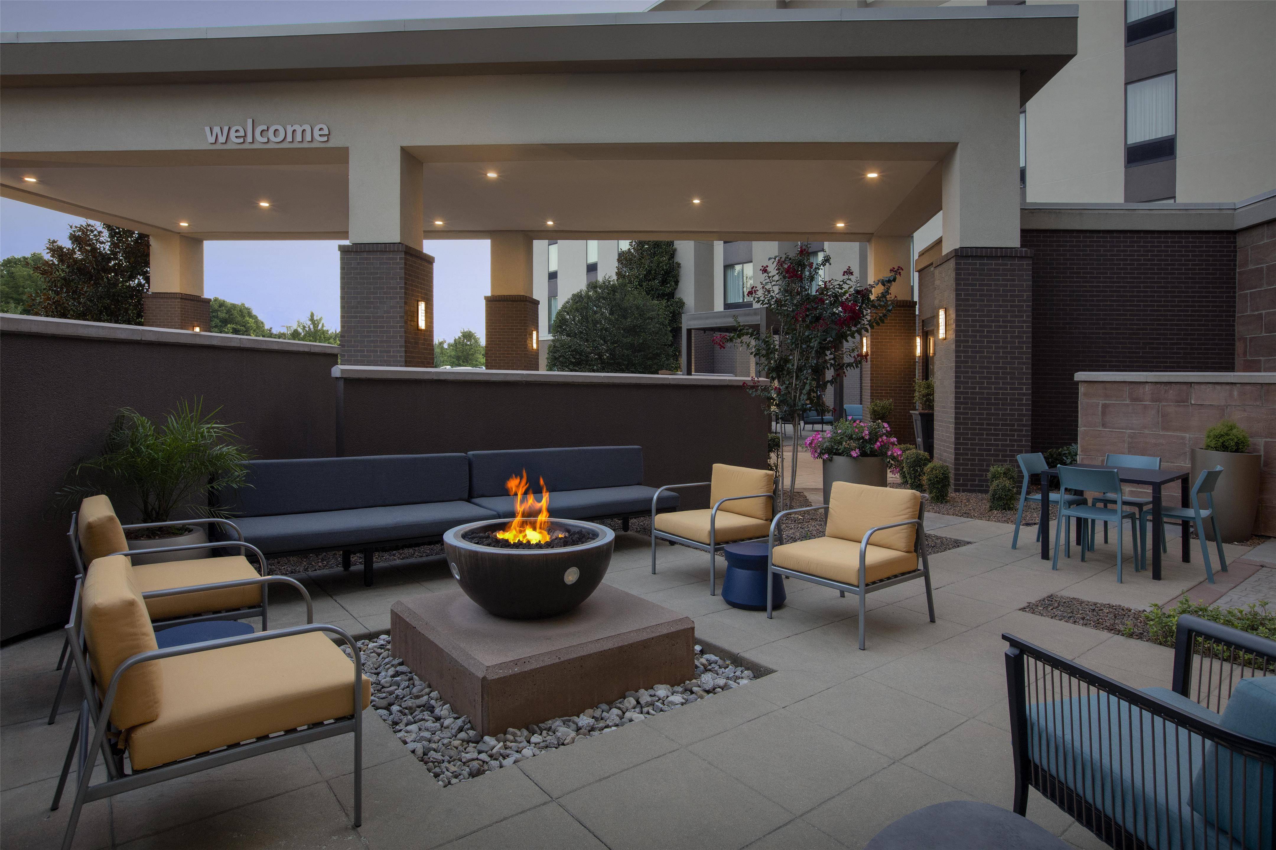 Exterior | Hampton Inn Louisville East/Hurstbourne