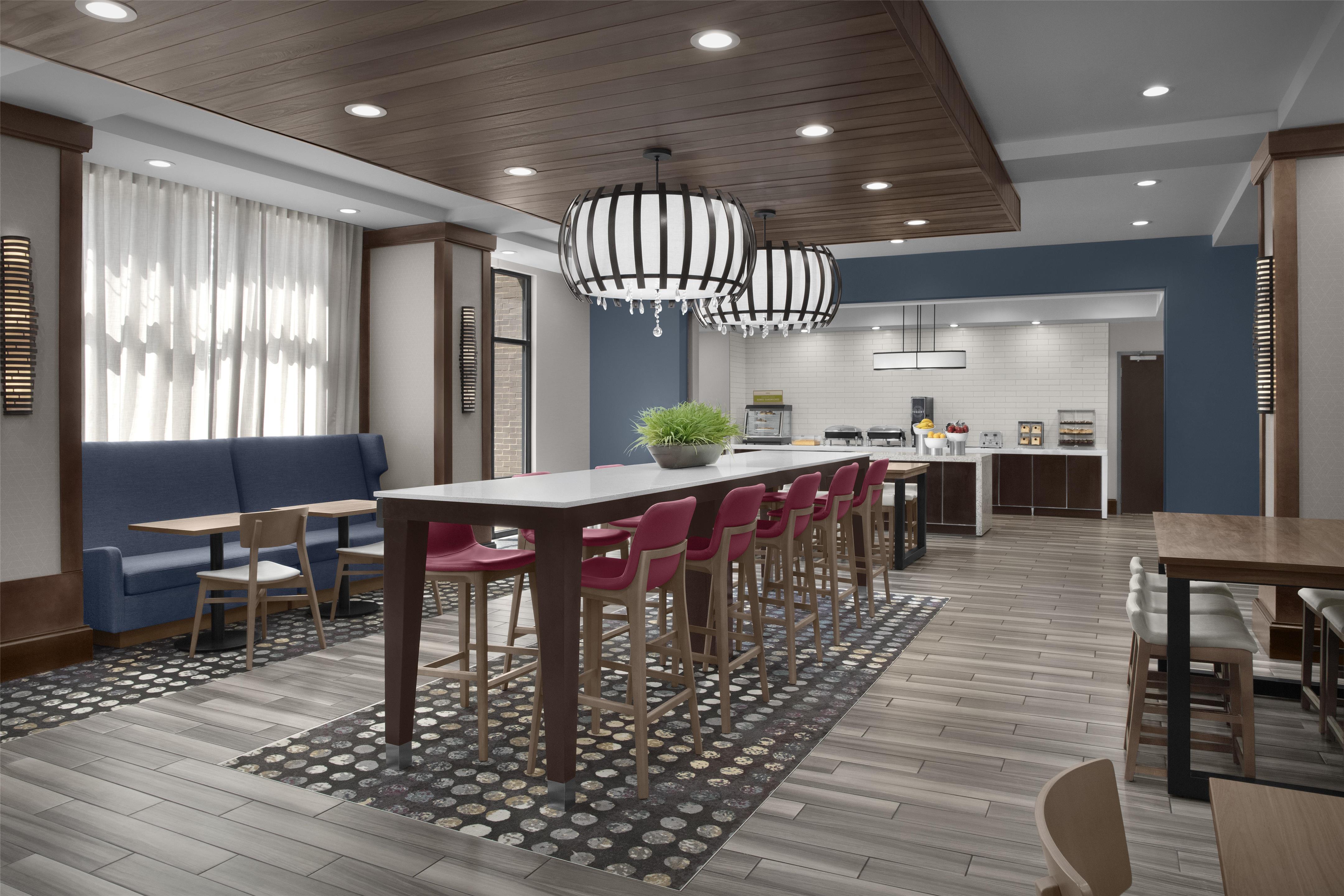 Breakfast Area | Hampton Inn Louisville East/Hurstbourne