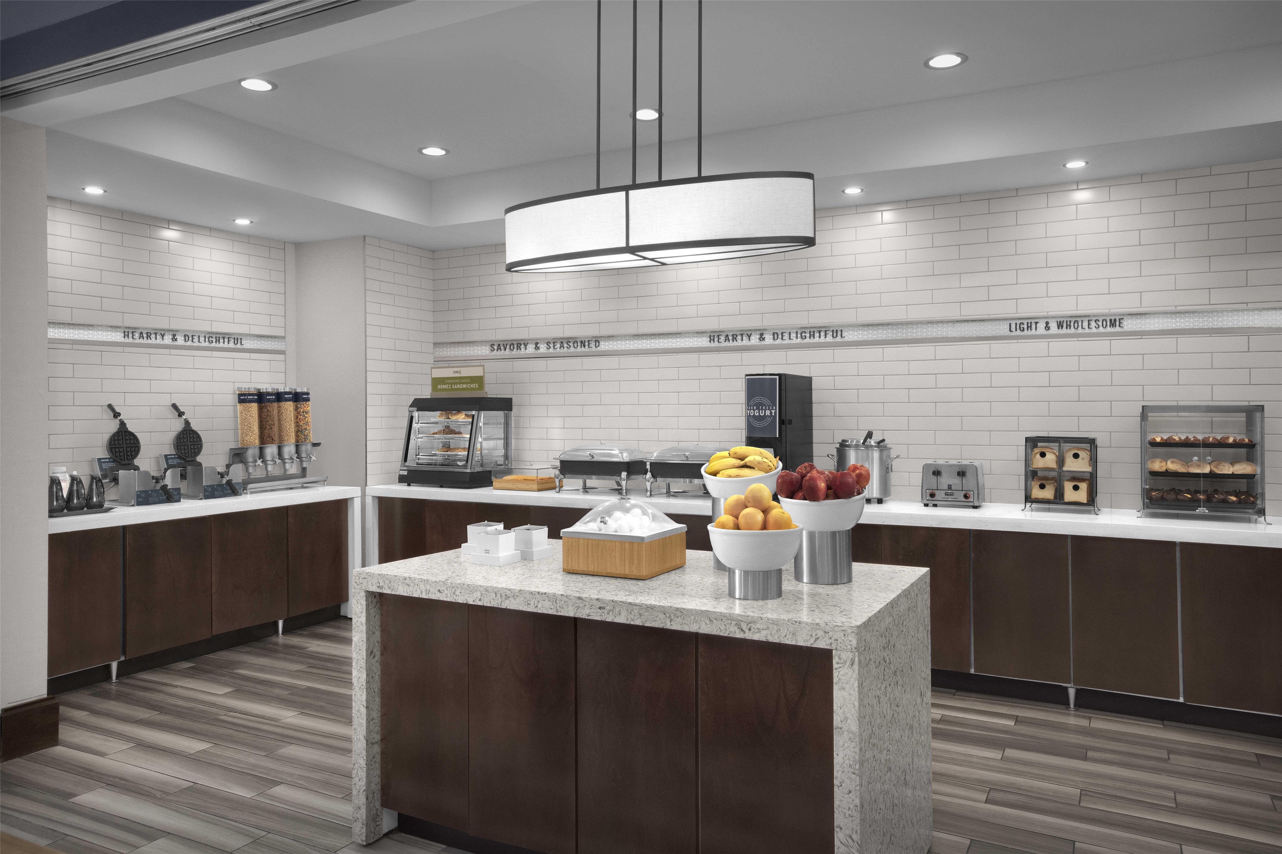 Breakfast Area | Hampton Inn Louisville East/Hurstbourne