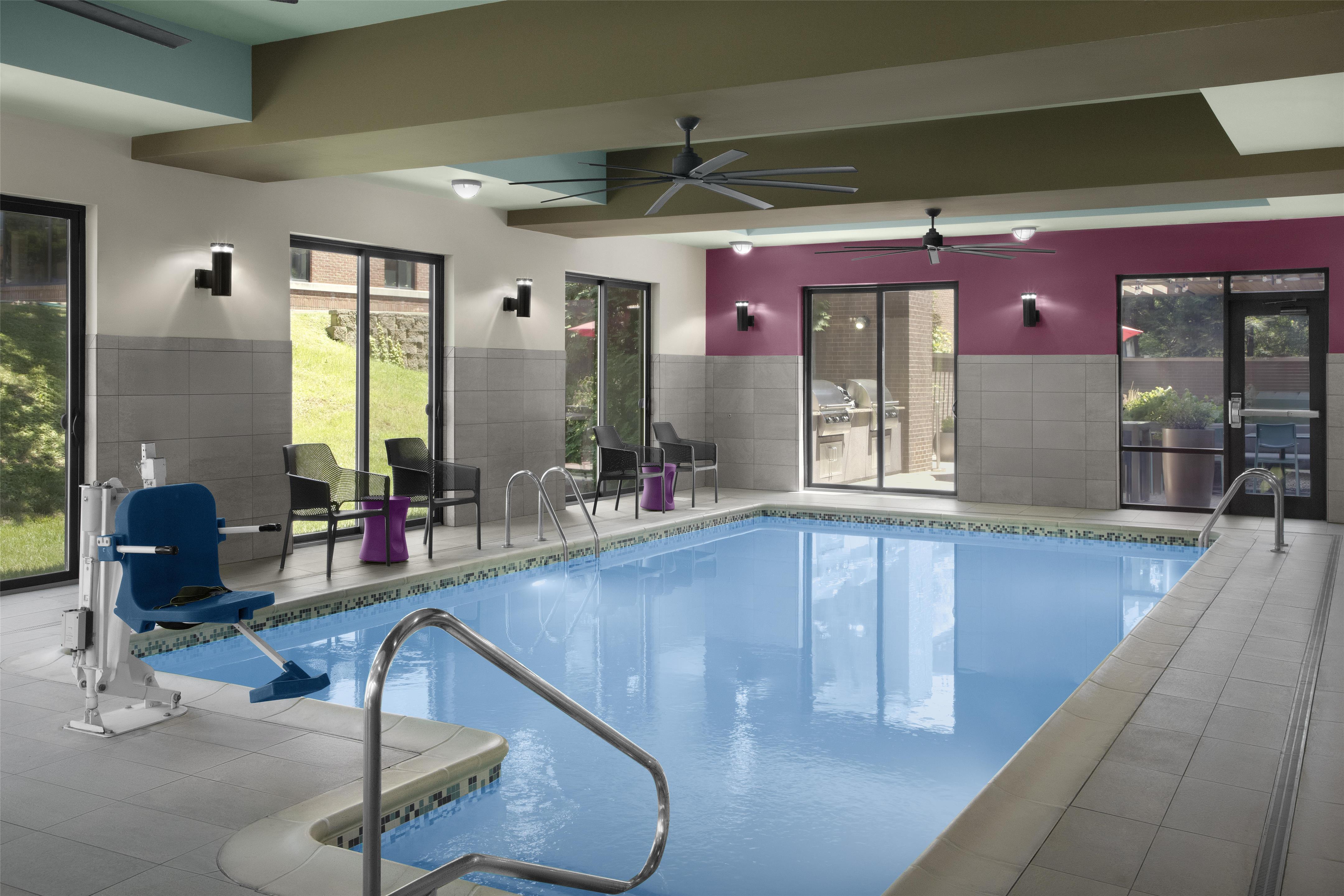 Pool | Hampton Inn Louisville East/Hurstbourne