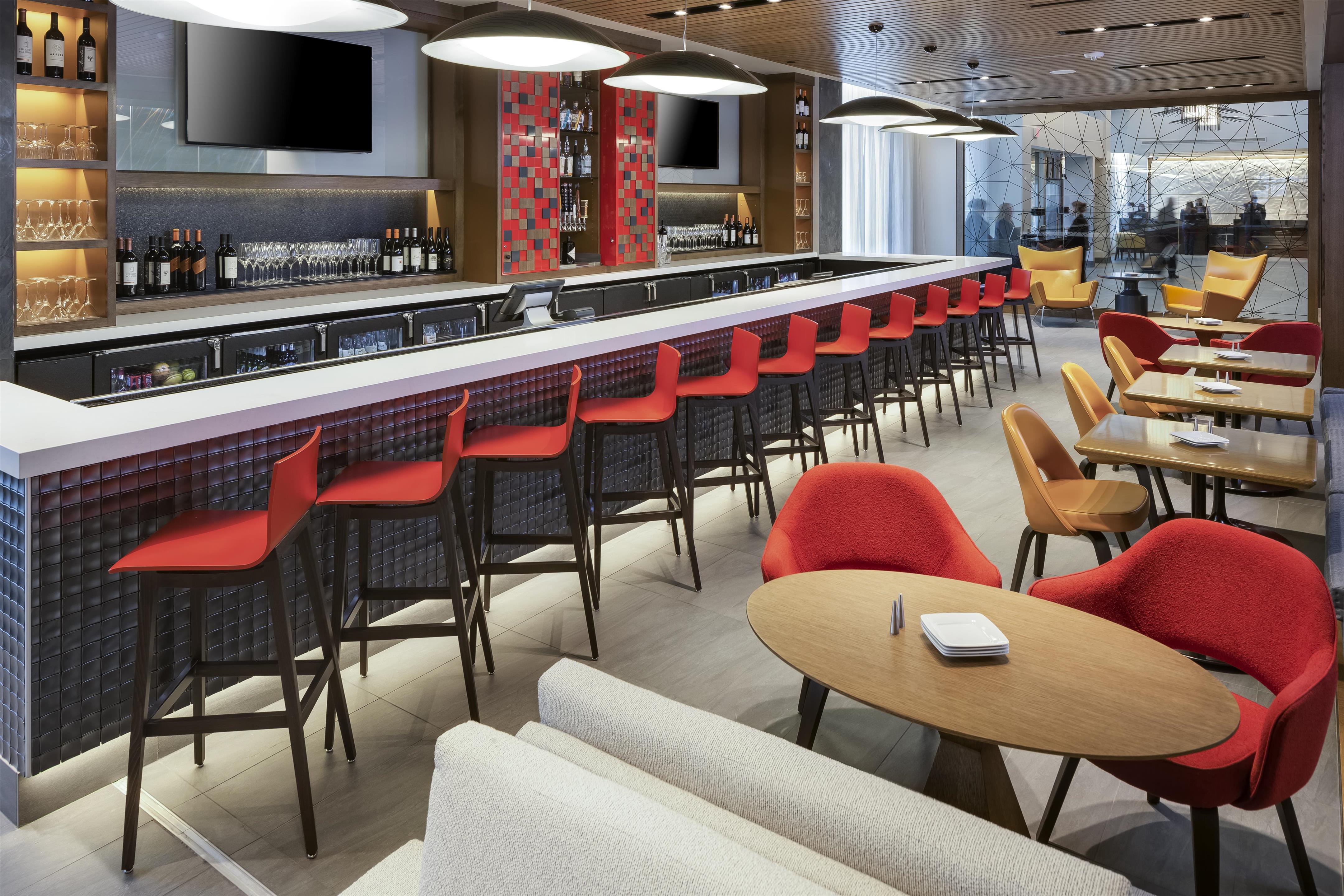 Bar Lounge | Hyatt Regency Bloomington
