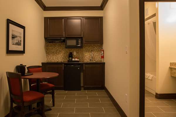 Suite - Chateau Nova Peace River