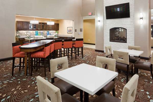  - Homewood Suites by Hilton Davenport - I-74, Exit 1