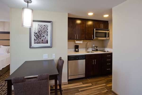  - Homewood Suites by Hilton Davenport - I-74, Exit 1