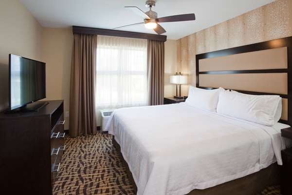  - Homewood Suites by Hilton Davenport - I-74, Exit 1