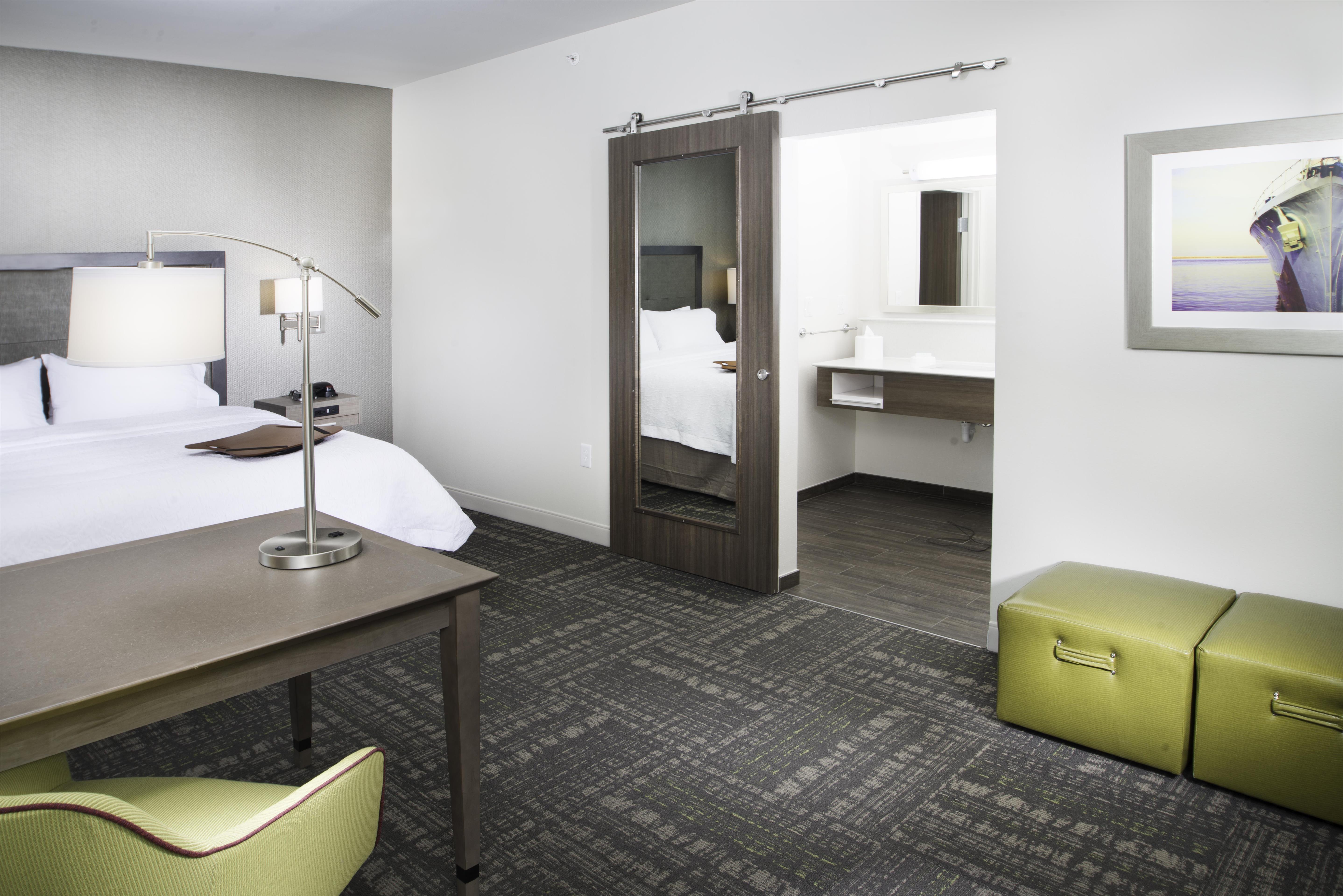 Hampton Inn & Suites La Porte, TX Room Type - 1KN HEARING ACC STUDIO NS