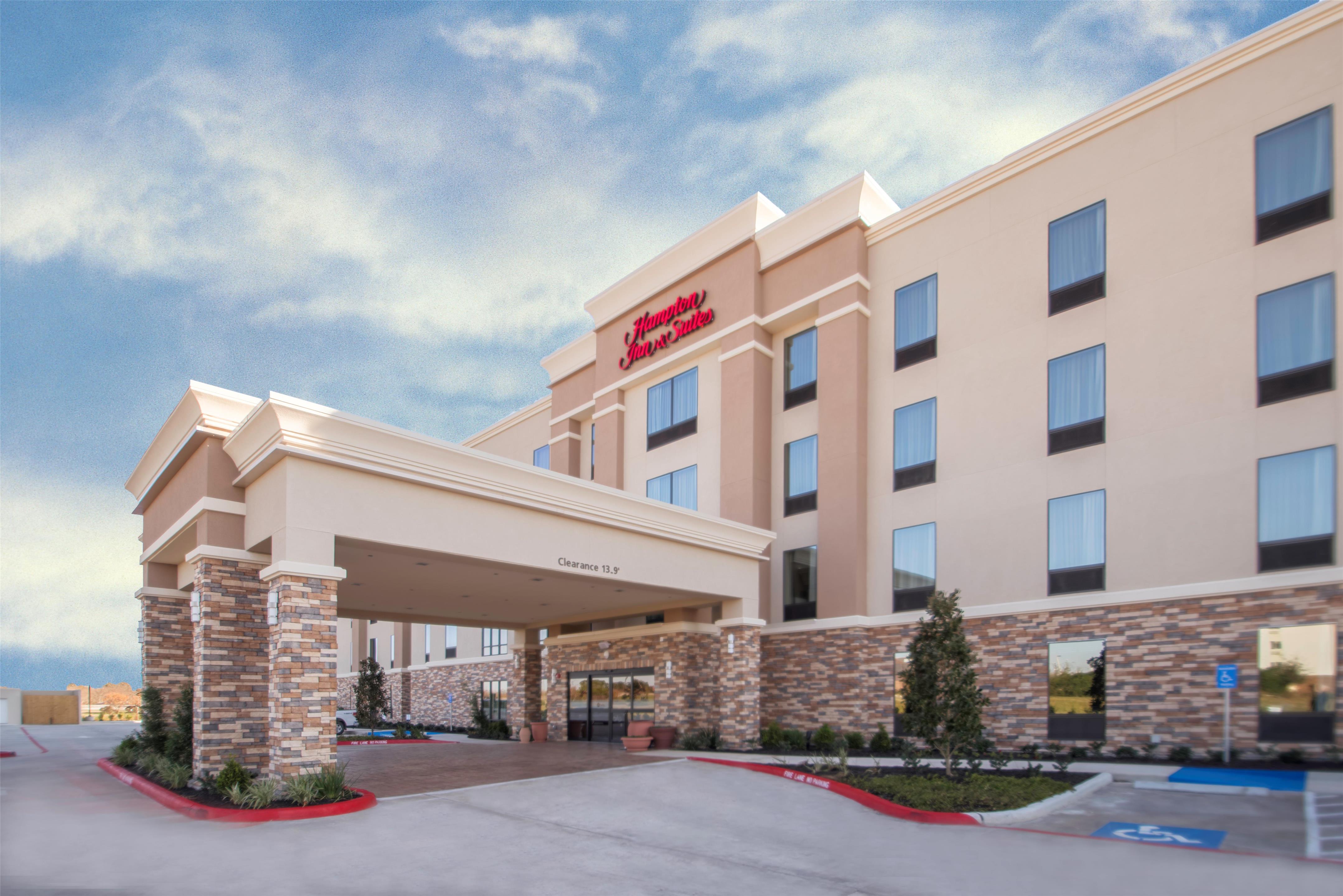 Exterior | Hampton Inn & Suites La Porte