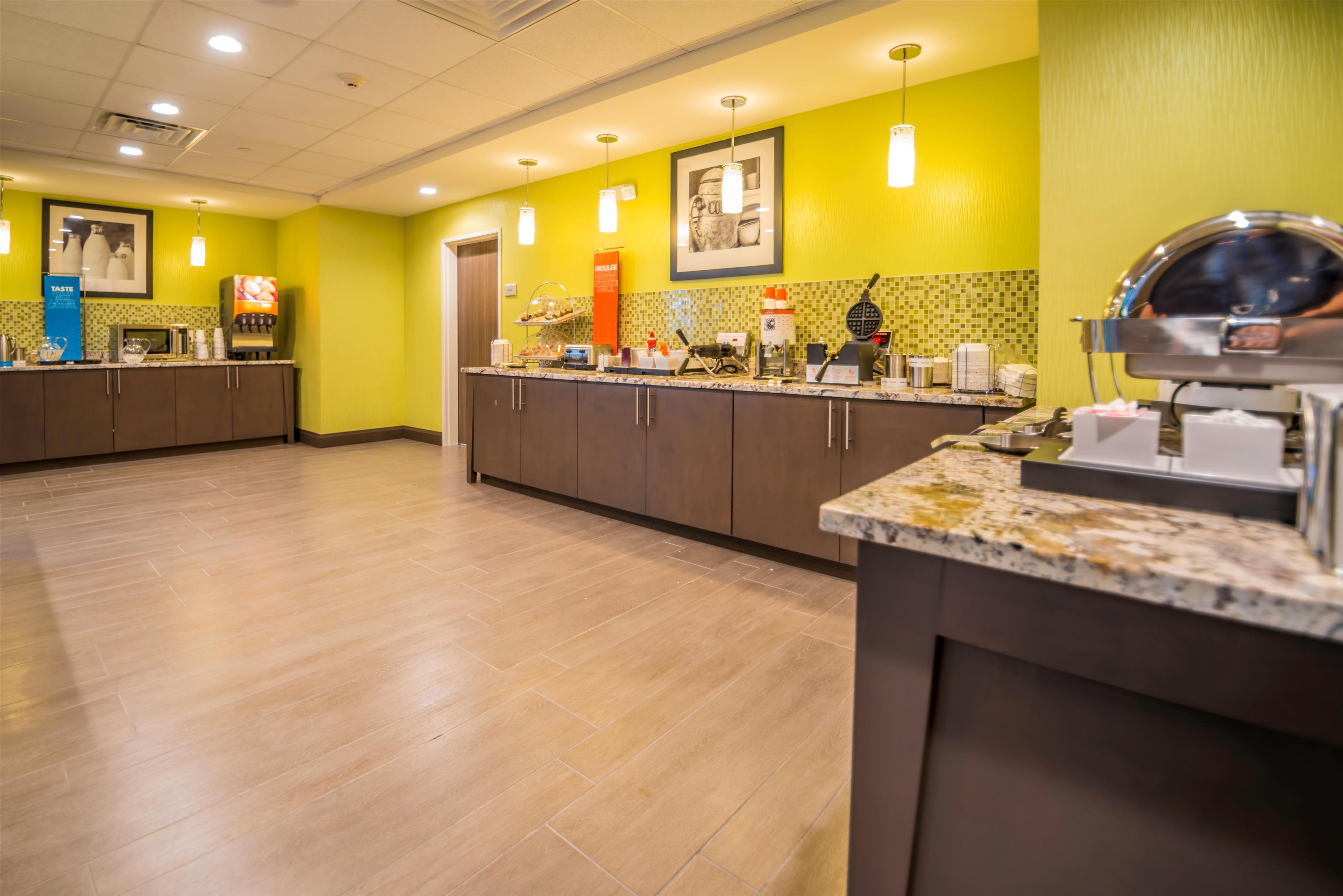 Restaurant | Hampton Inn & Suites La Porte