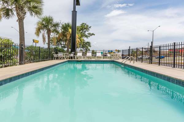 Pool - Days Inn Biloxi Beach