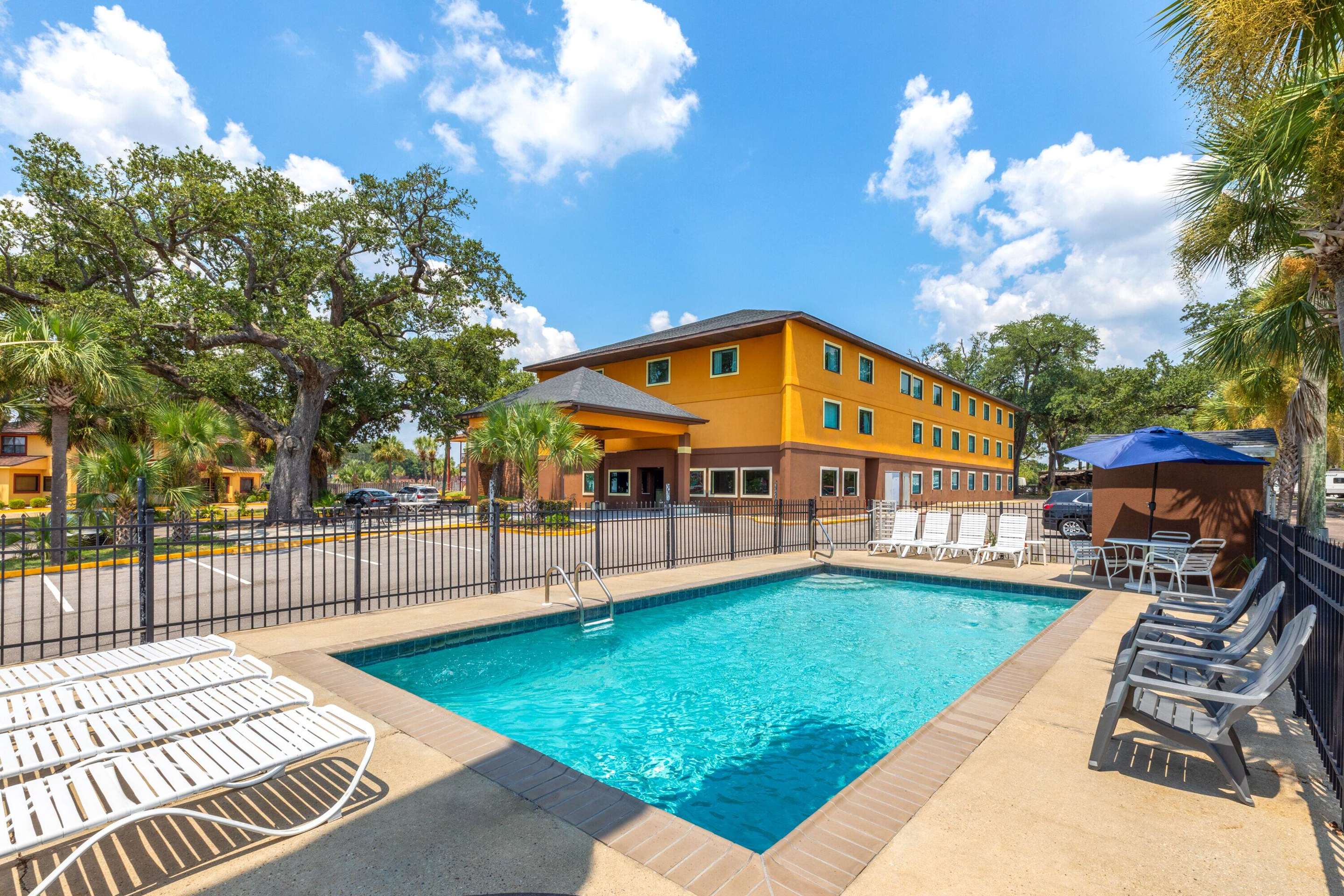 Pool - indoor | Days Inn by Wyndham Biloxi Beach