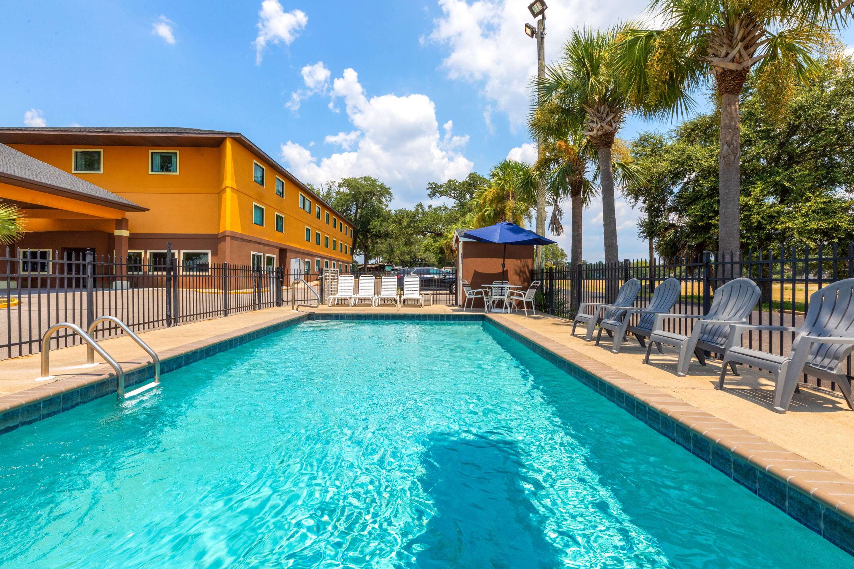 Pool - indoor | Days Inn by Wyndham Biloxi Beach