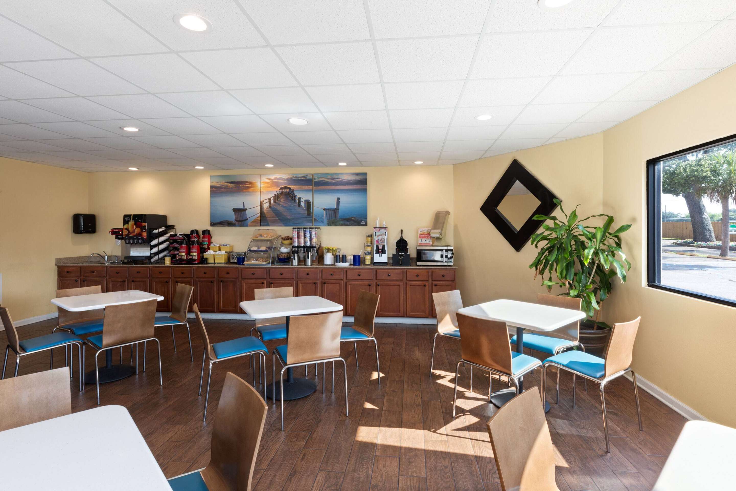 Property amenity | Days Inn by Wyndham Biloxi Beach