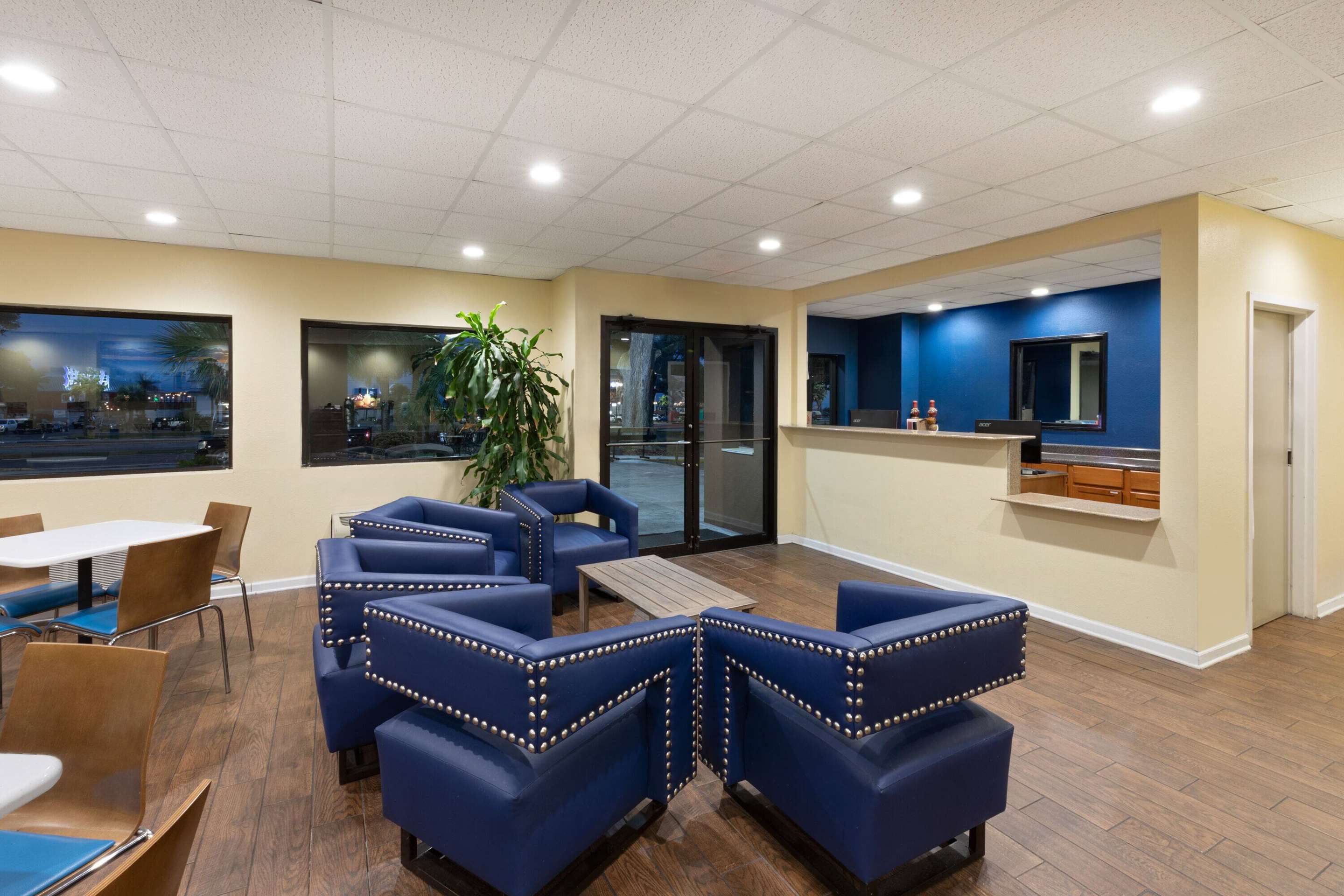 Lobby | Days Inn by Wyndham Biloxi Beach