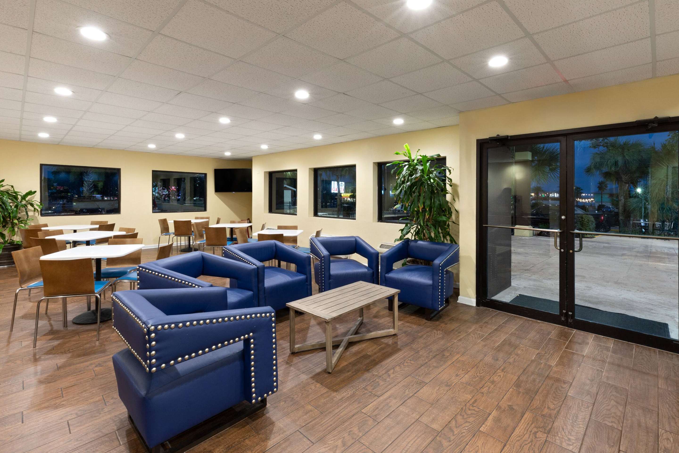 Lobby | Days Inn by Wyndham Biloxi Beach