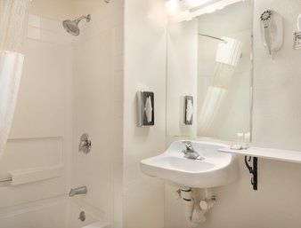  - Days Inn Morton - I-74, Exit 102