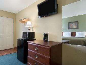  - Days Inn Morton - I-74, Exit 102
