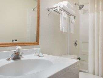  - Days Inn Morton - I-74, Exit 102