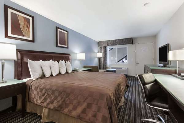  - Days Inn Morton - I-74, Exit 102