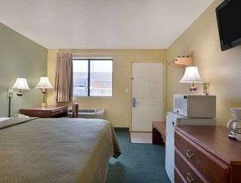  - Days Inn Morton - I-74, Exit 102