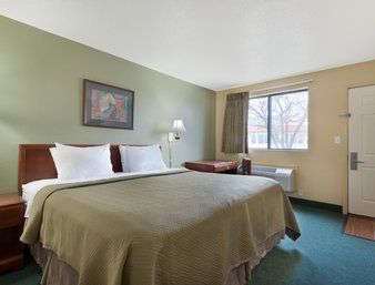  - Days Inn Morton - I-74, Exit 102