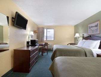  - Days Inn Morton - I-74, Exit 102
