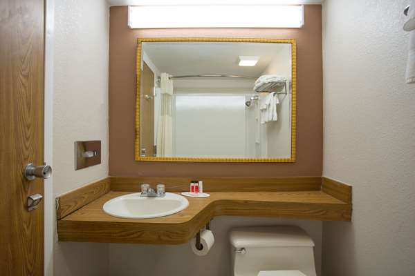  - Travelodge Wytheville - I-77 & I-81, Exit 73