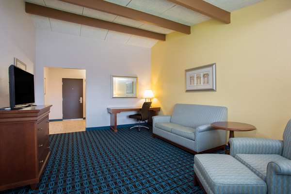 Suite - Travelodge Wytheville - I-77 & I-81, Exit 73