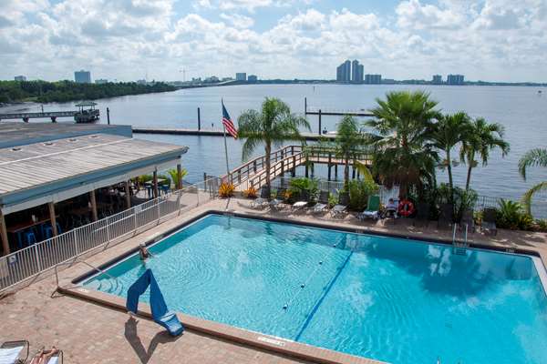Pool - Best Western Fort Myers Waterfront Hotel