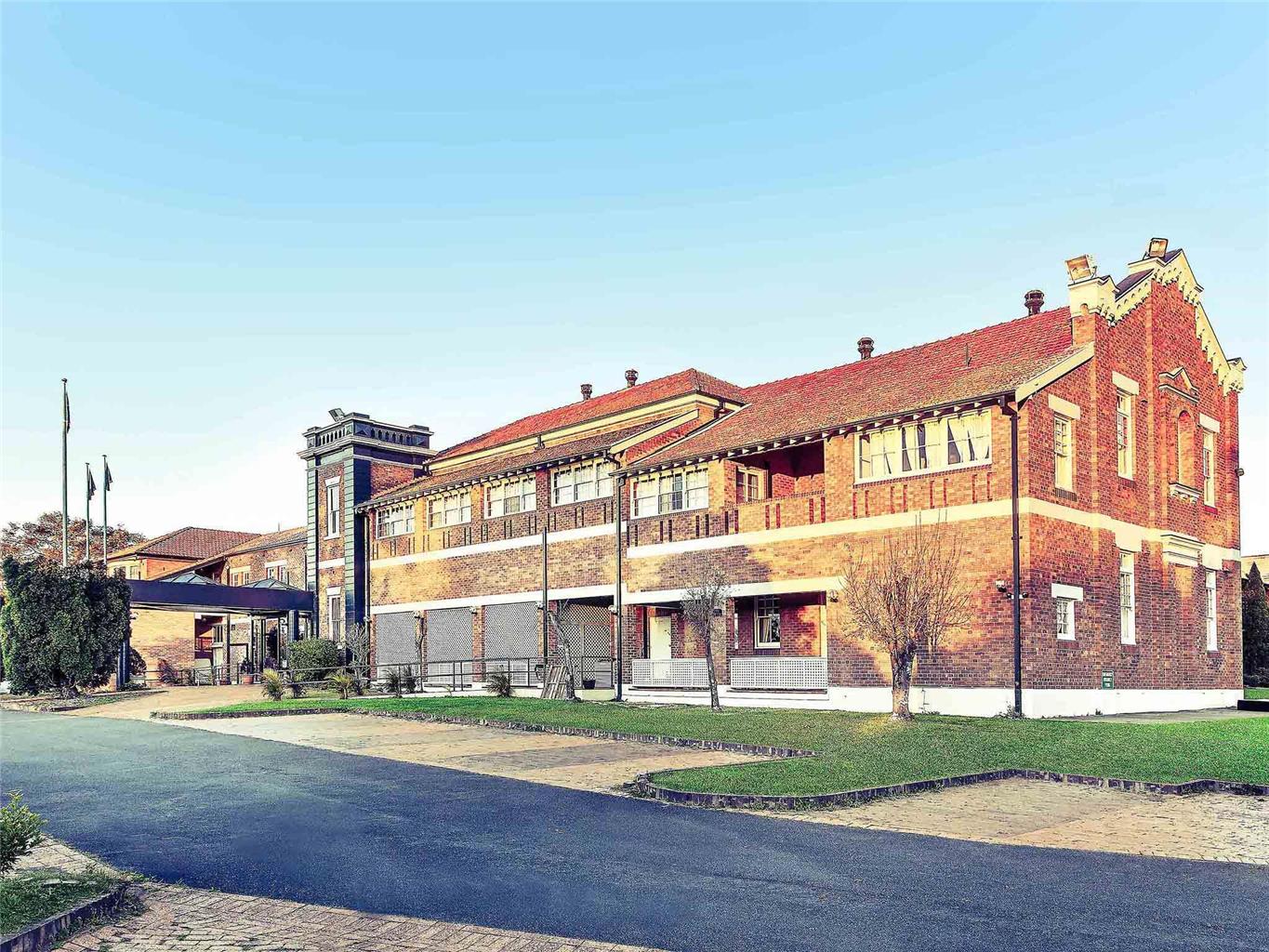 Mercure Monte Pio Hotel & Conference Ctr