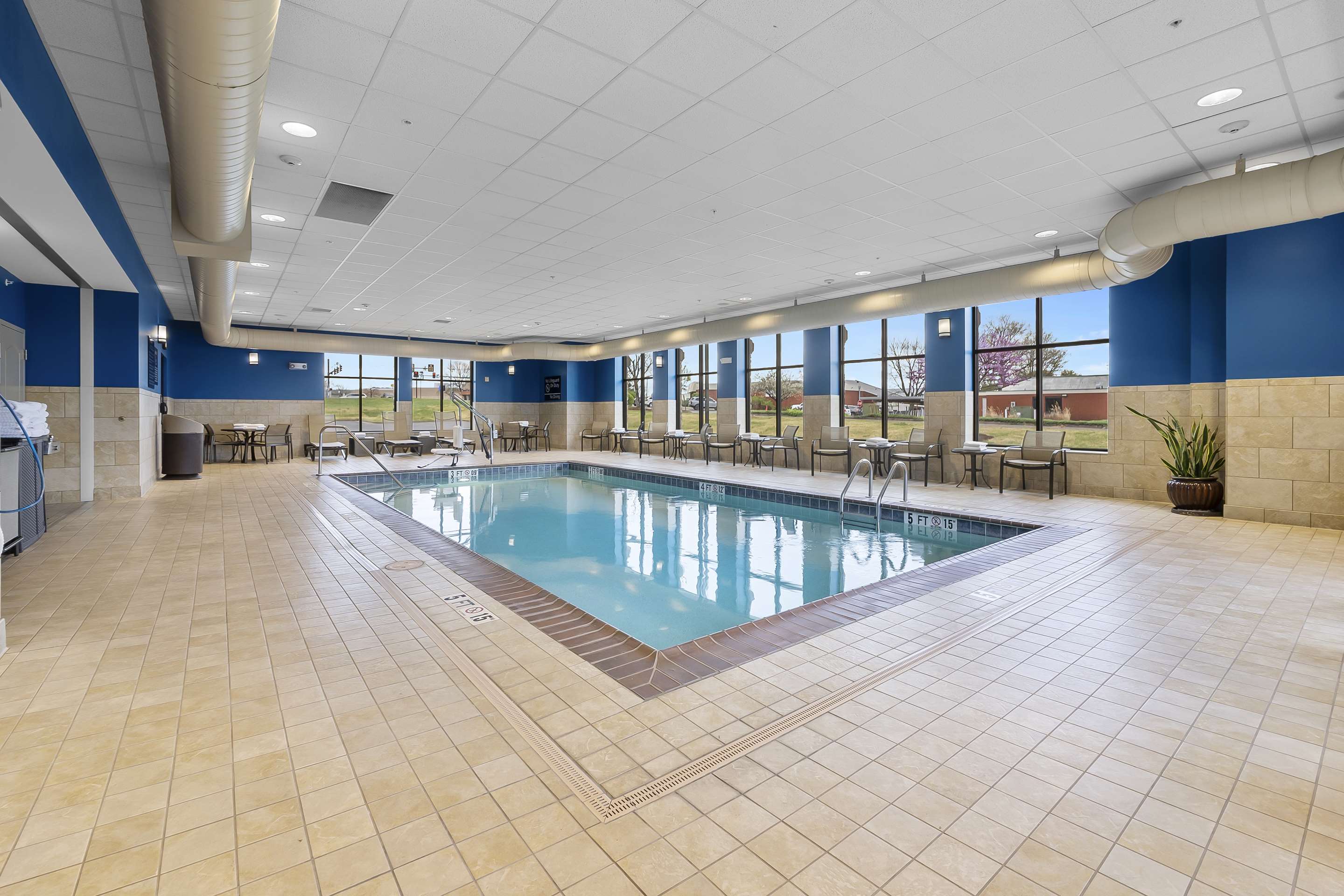 Pool | Hampton Inn Cape Girardeau I 55 East