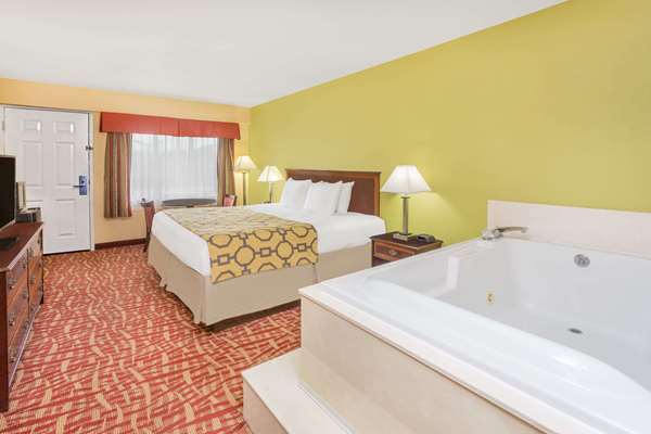 Suite - Baymont Inn & Suites Sevierville