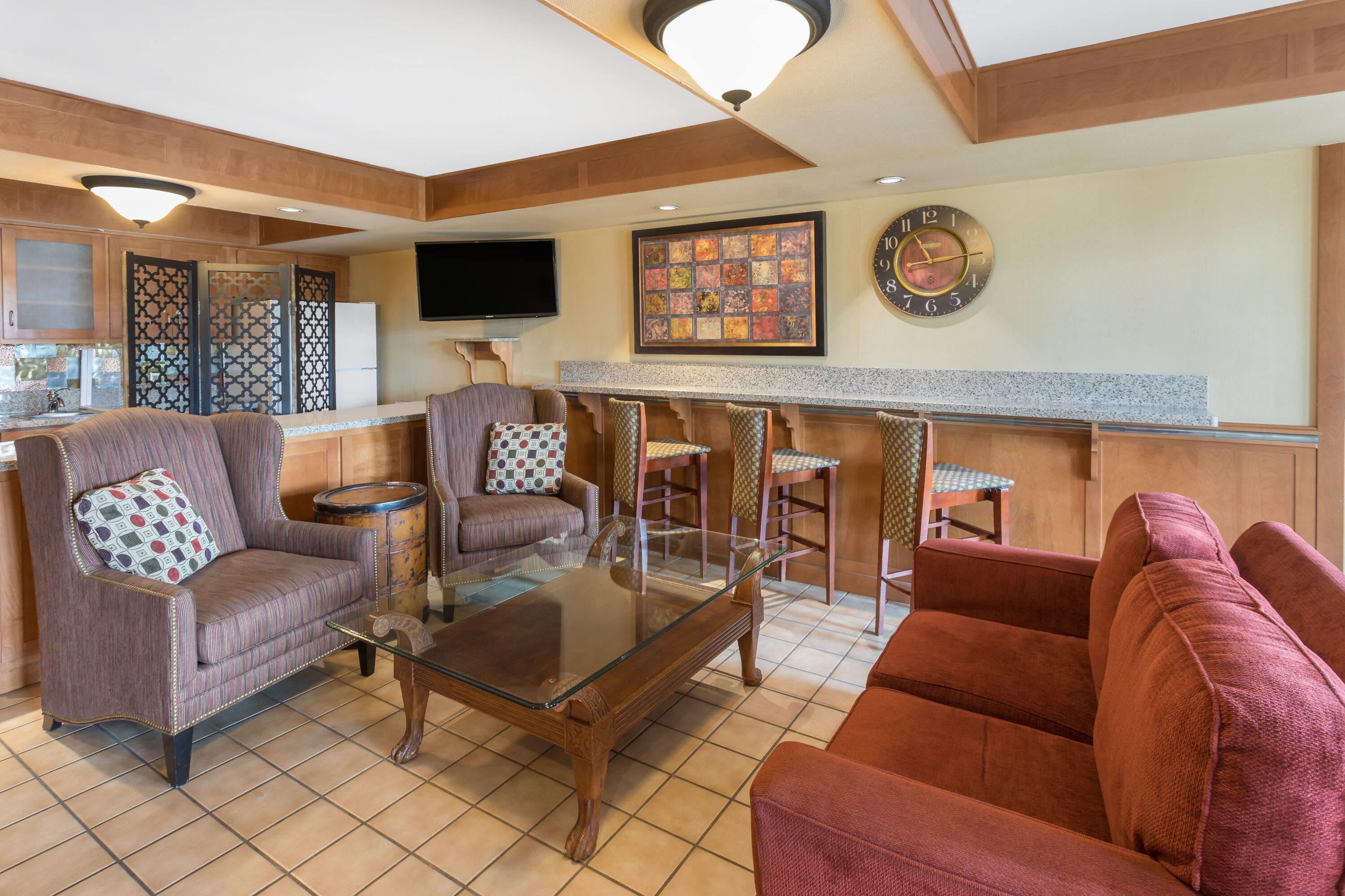 Lobby | Baymont by Wyndham Sevierville Pigeon Forge