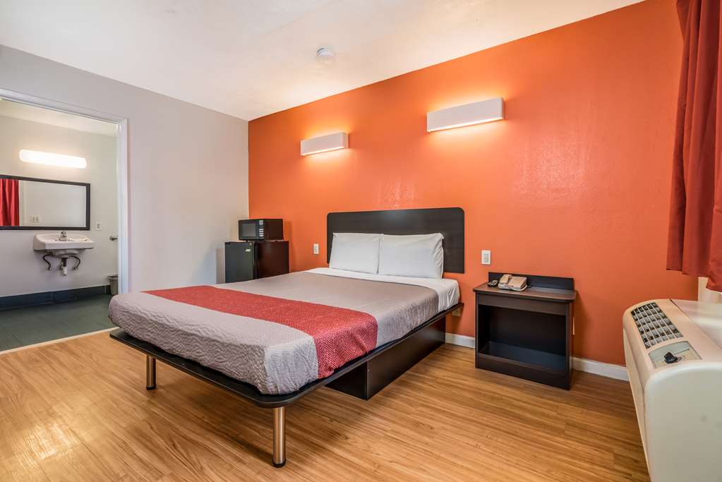 MOTEL 6 WESTLEY, CA-guestroom-Guest Room,On-Site.jpg