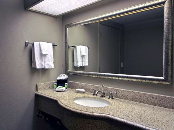  - Executive Inn & Suites Oakland