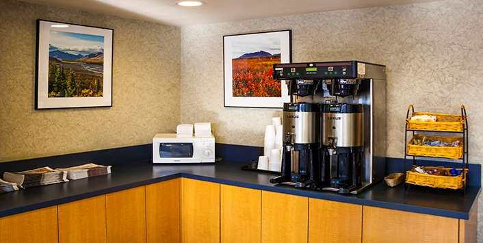 Breakfast Area | GuestHouse Anchorage