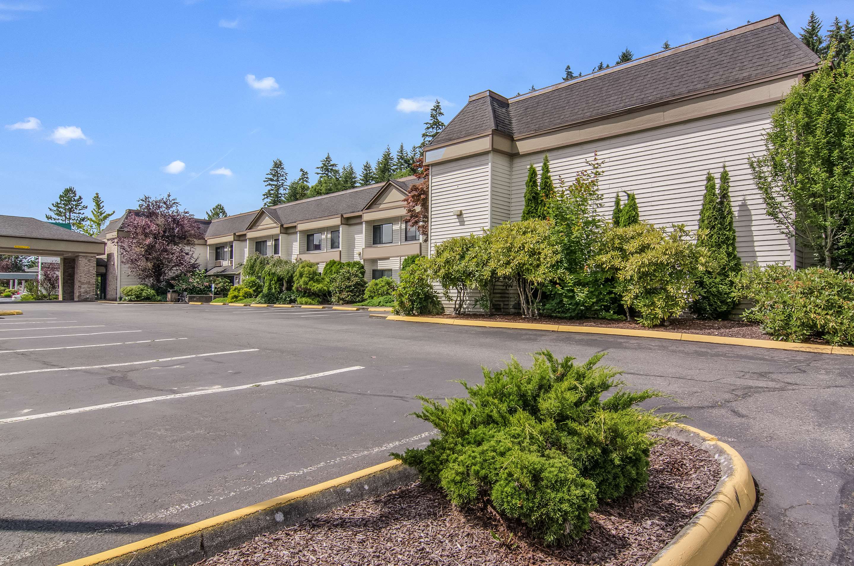 Exterior | GuestHouse Inn & Suites Poulsbo
