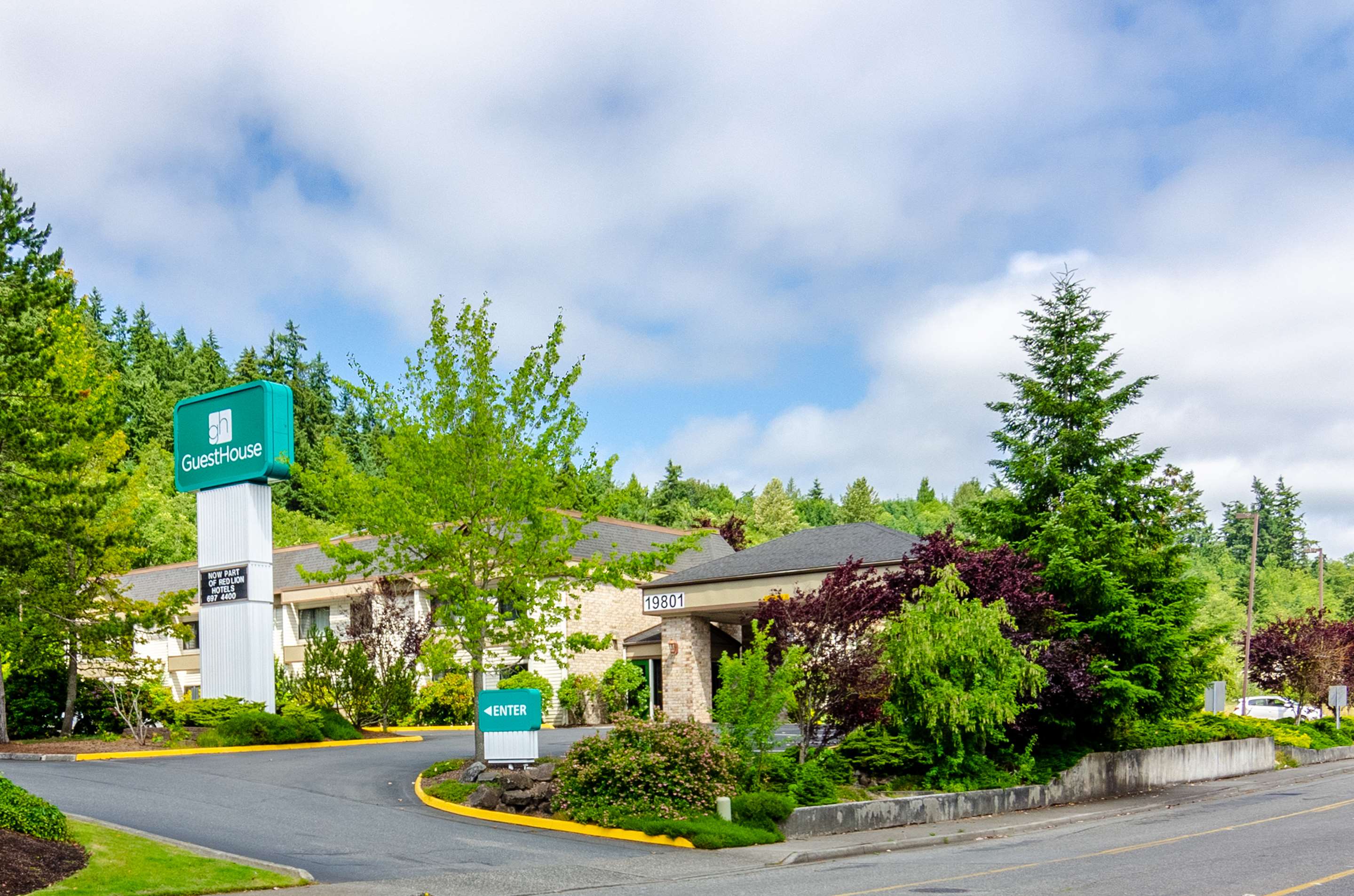 Exterior | GuestHouse Inn & Suites Poulsbo