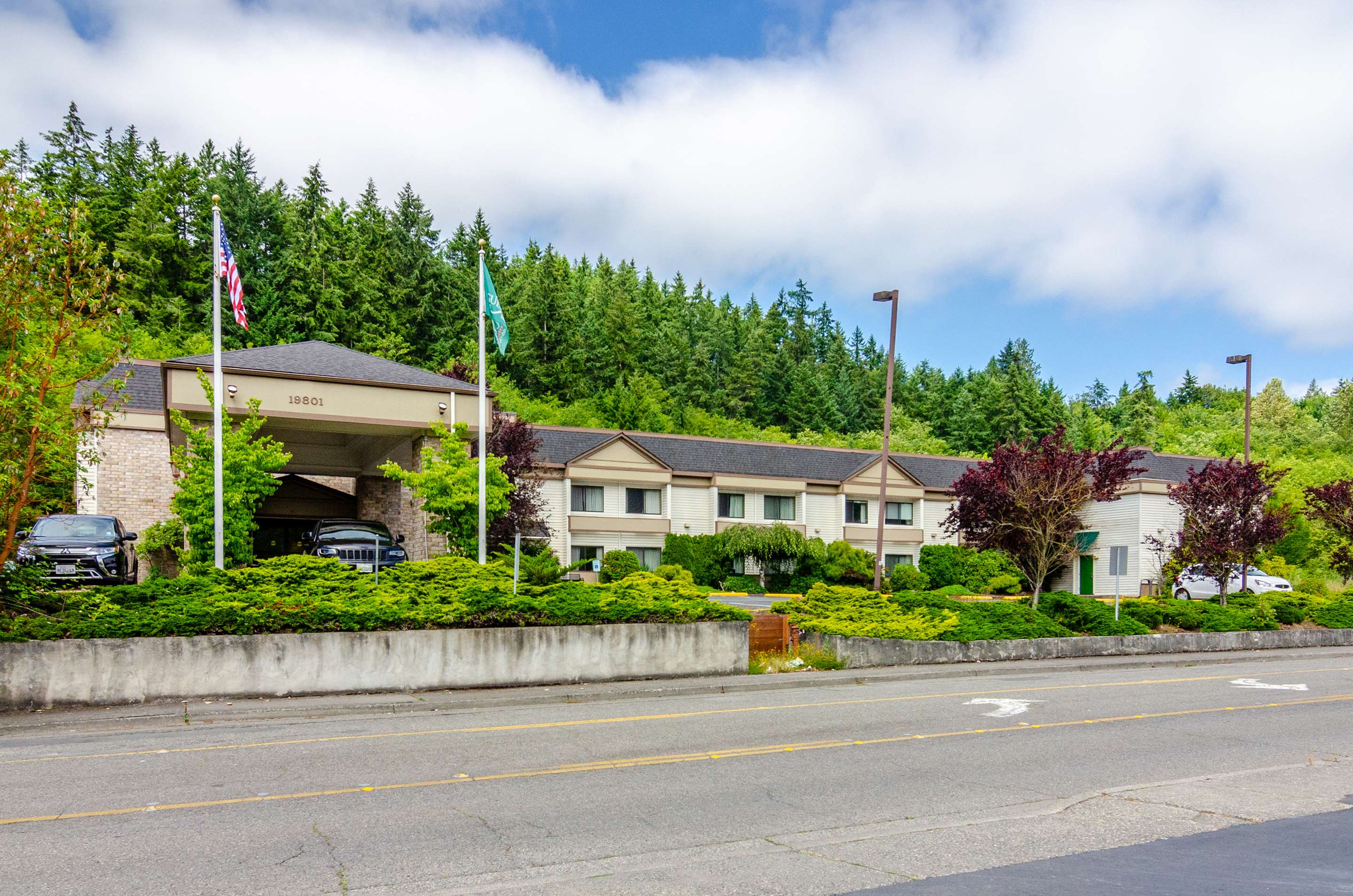 Exterior | GuestHouse Inn & Suites Poulsbo