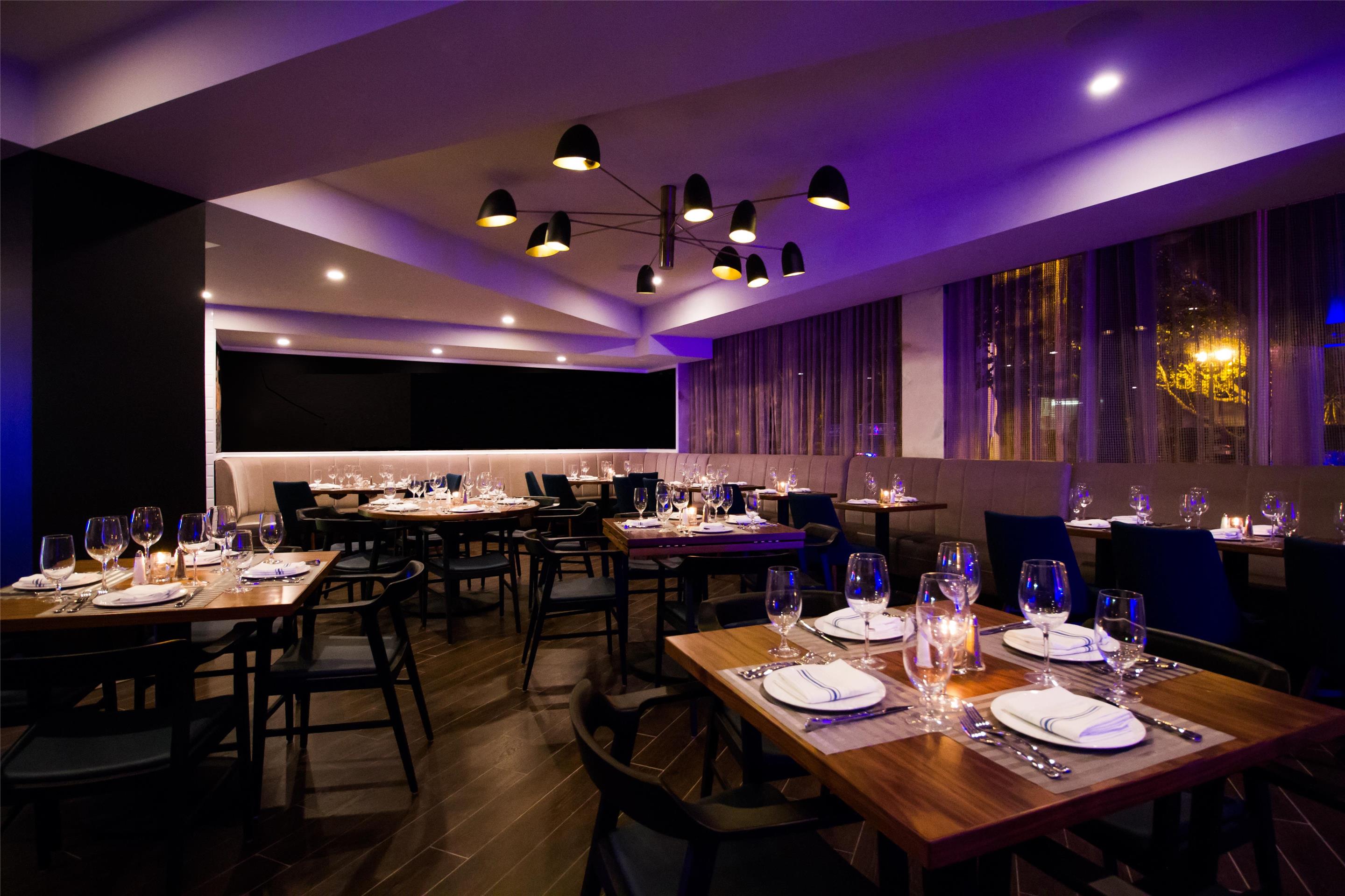 Florida Sports Bar Dining Room | B Ocean Resort Fort Lauderdale Beach