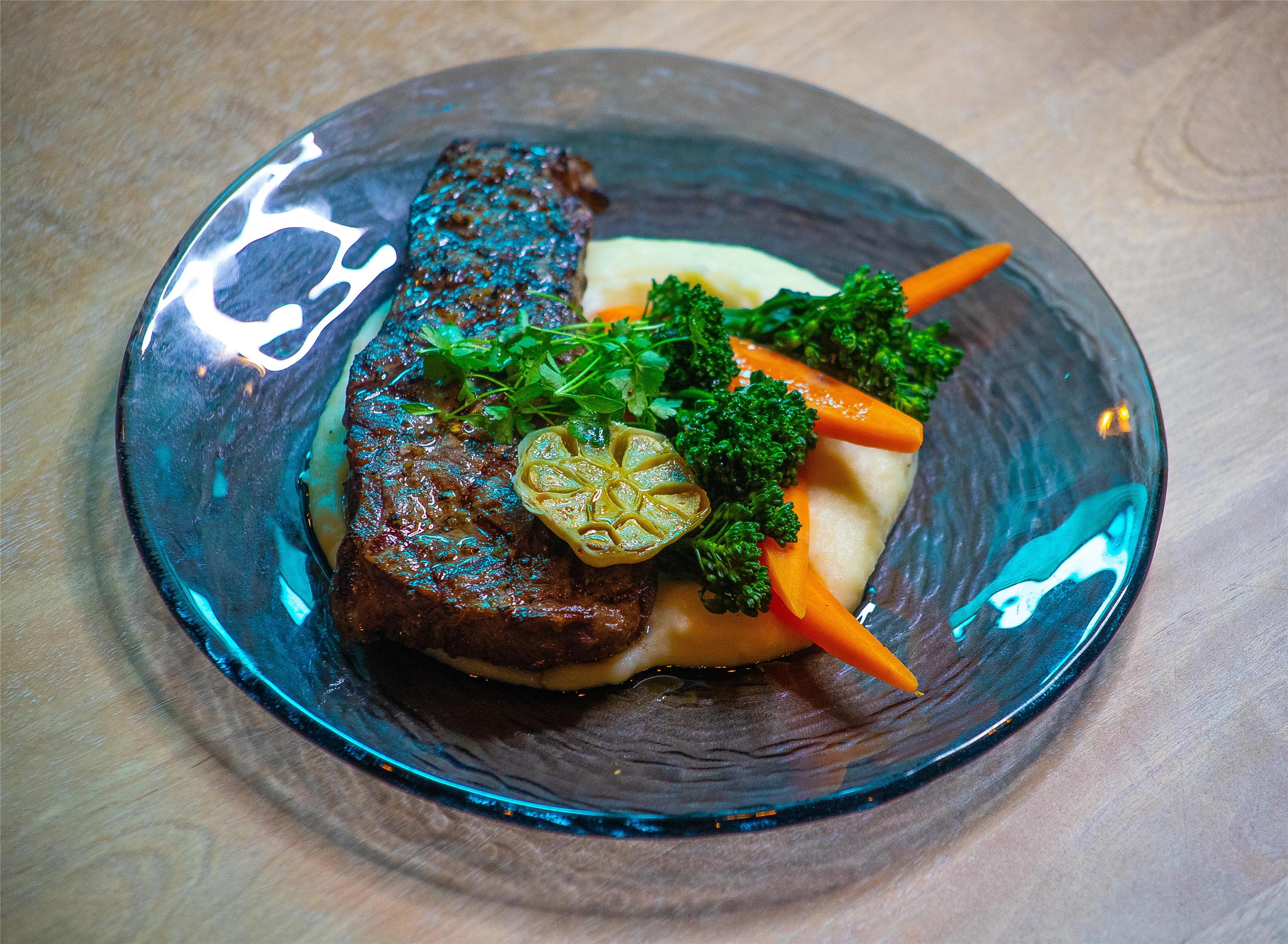 Dining at The Wreck Bar | B Ocean Resort Fort Lauderdale Beach