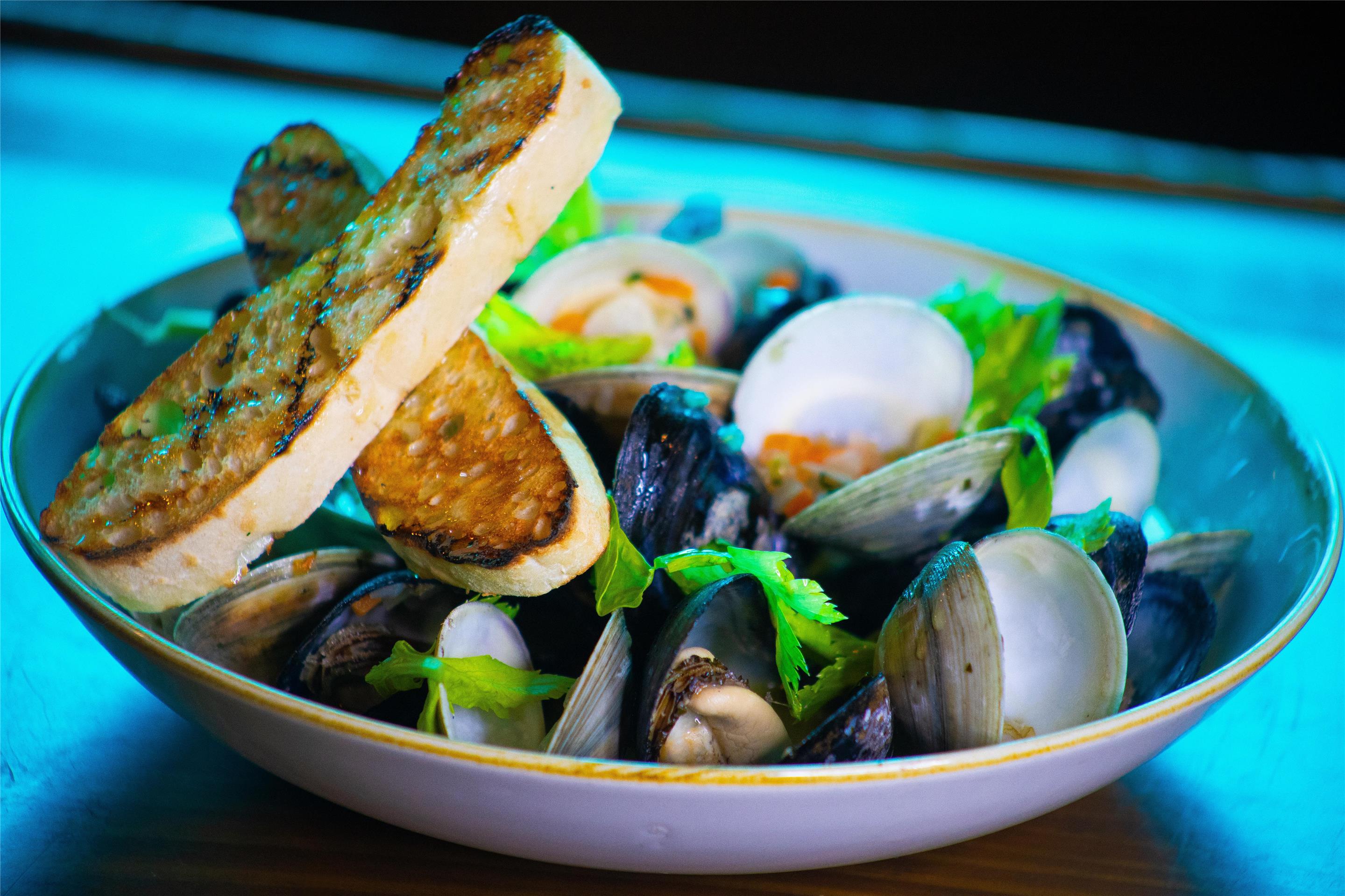 Dining at The Wreck Bar | B Ocean Resort Fort Lauderdale Beach