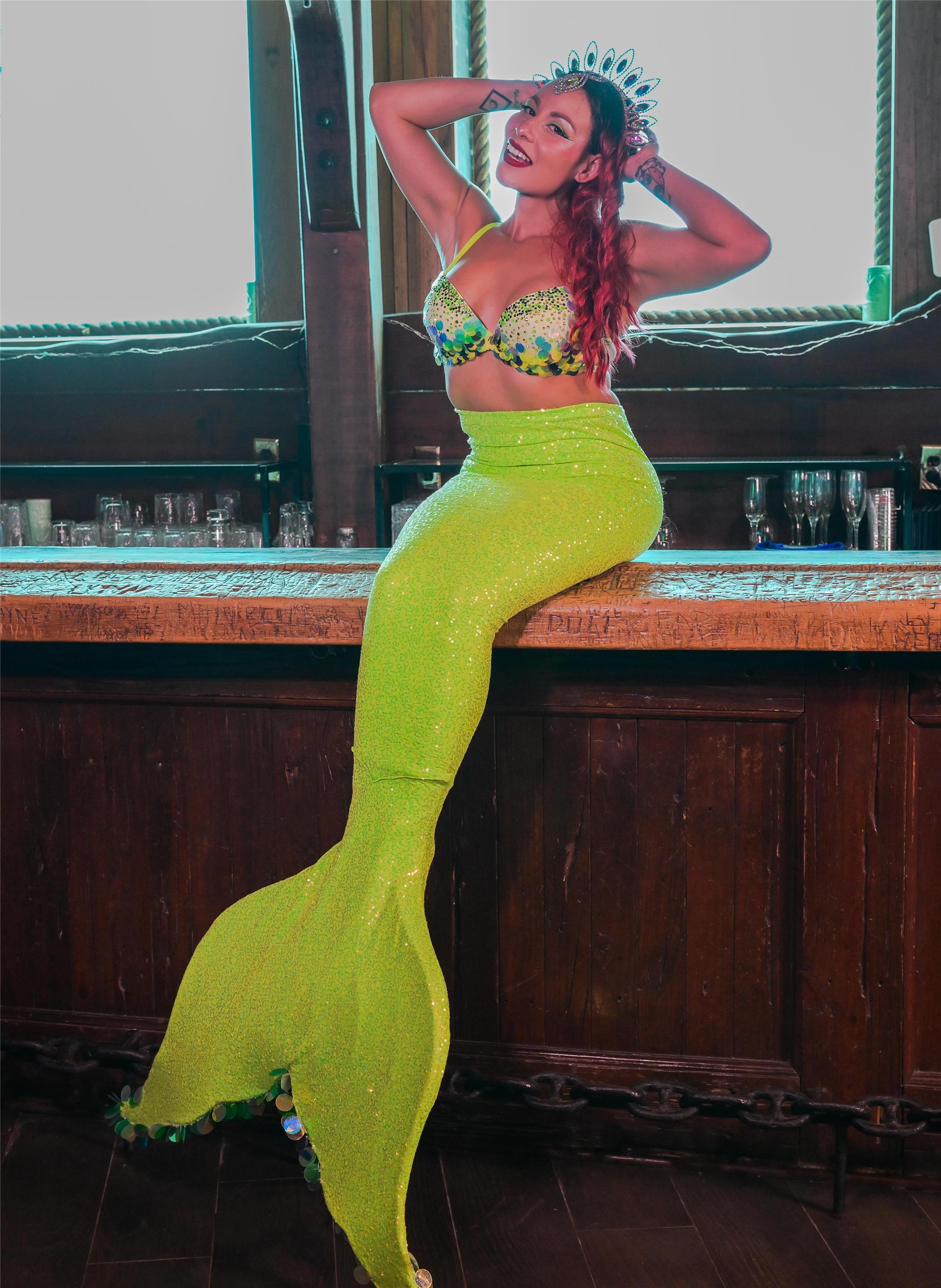 Wreck Bar Mermaid Entertainment | B Ocean Resort Fort Lauderdale Beach