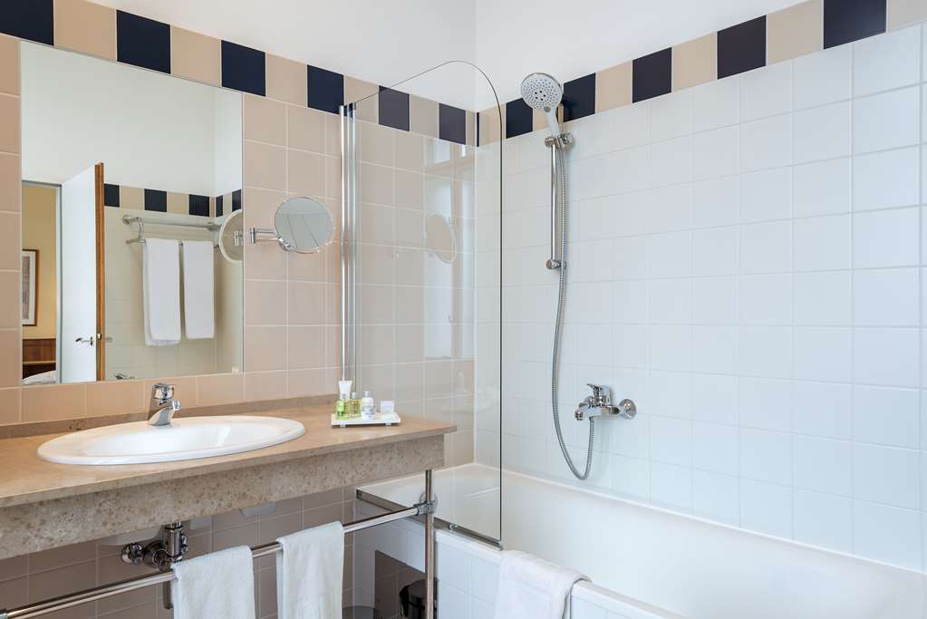 NH WIEN BELVEDERE-guestroom-Guest Room,Bathroom,On-Site.jpg