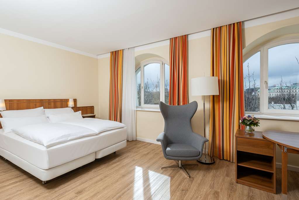 NH WIEN BELVEDERE-guestroom-Guest Room,On-Site.jpg