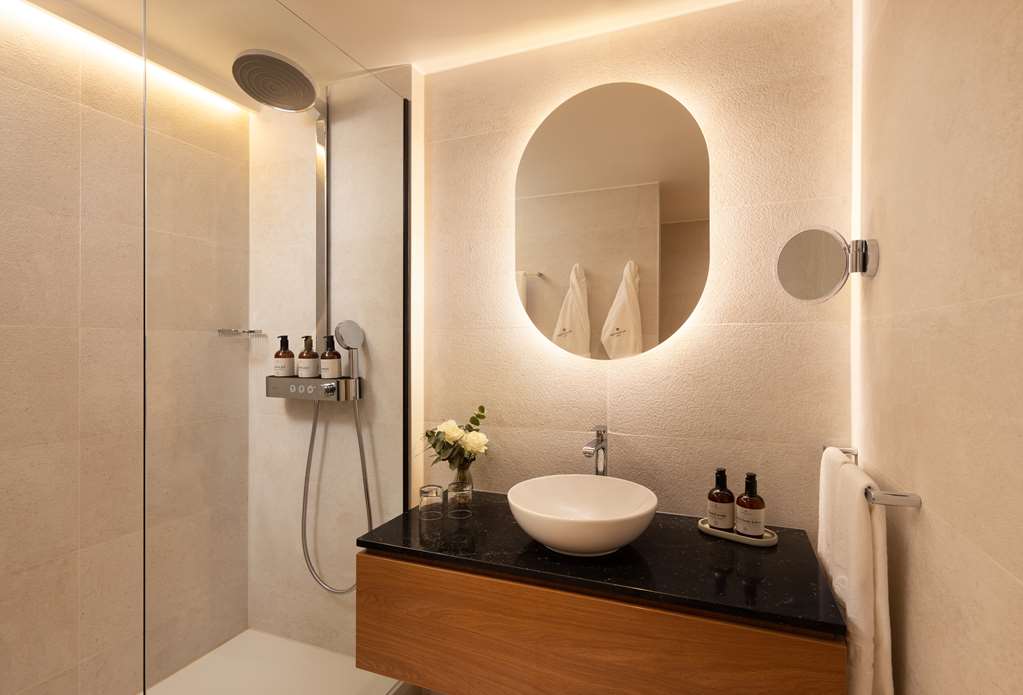 NH COLLECTION GENT-guestroom-Guest Room,Bathroom,On-Site.jpg