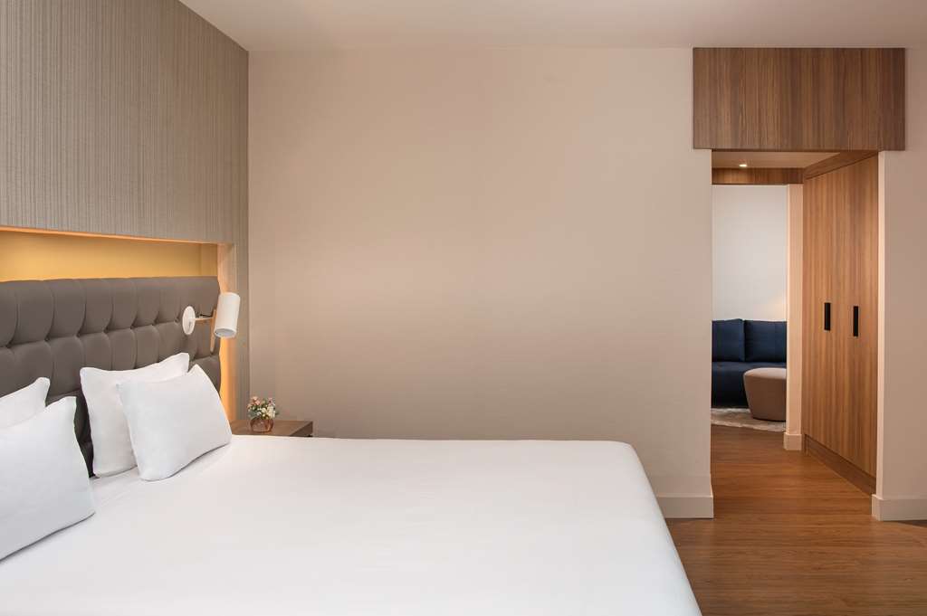 NH LYON AIRPORT-guestroom-Guest Room,Suite,On-Site.jpg