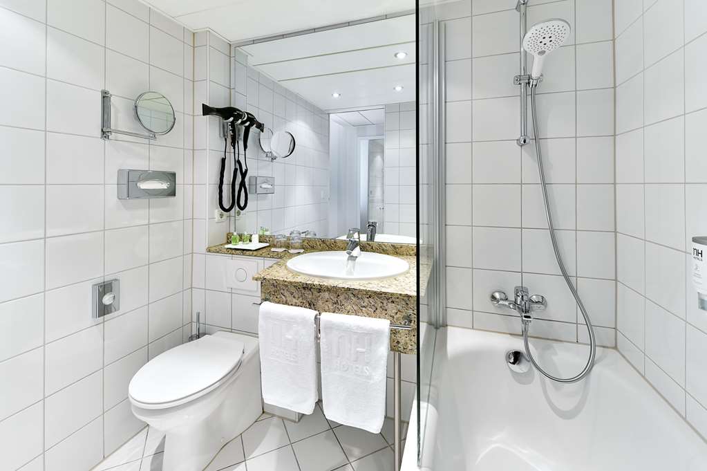 NH ERLANGEN-guestroom-Guest Room,Bathroom,On-Site.jpg