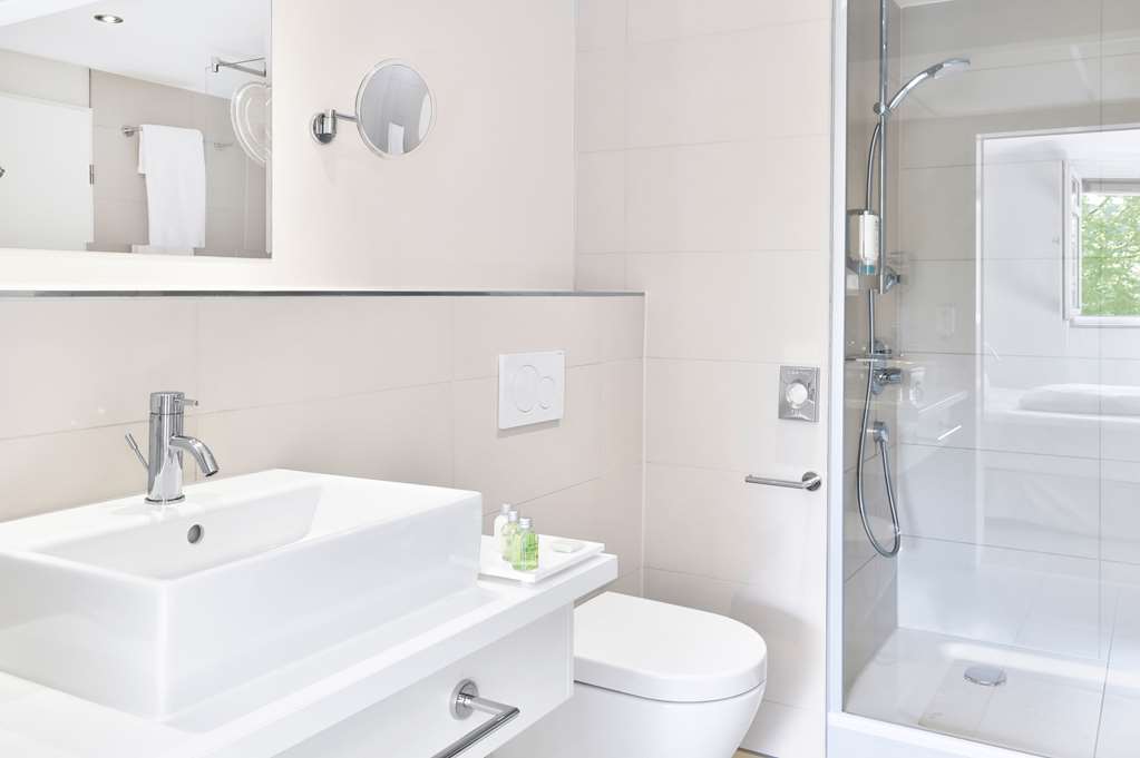 NH FUERTH NUERNBERG-guestroom-Guest Room,Bathroom,On-Site.jpg