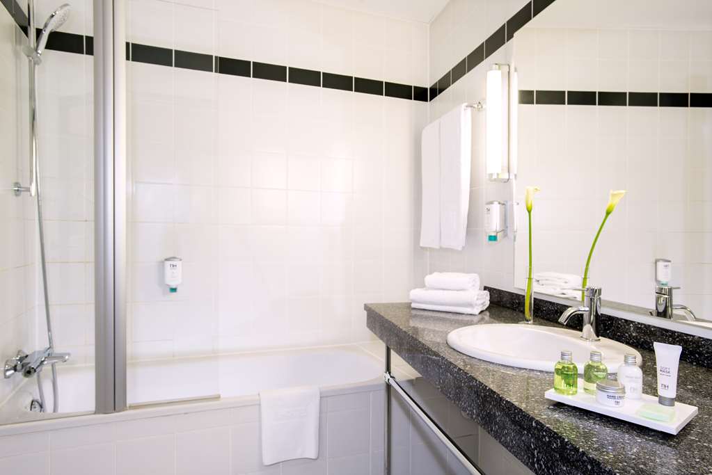 NH MUNCHEN MESSE-guestroom-Guest Room,Bathroom,On-Site.jpg